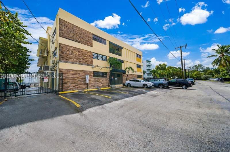 1 bedroom Condominium at 7845 NE Bayshore Ct 12A, Tudor House Condo, Miami — photo 3