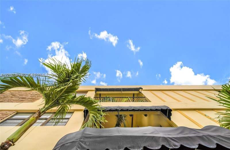 1 bedroom Condominium at 7845 NE Bayshore Ct 12A, Tudor House Condo, Miami — photo 4
