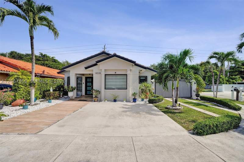 3 bedroom SingleFamilyResidence at 14335 SW 112th Ter, Islas Canarias Homes, Miami — photo 2