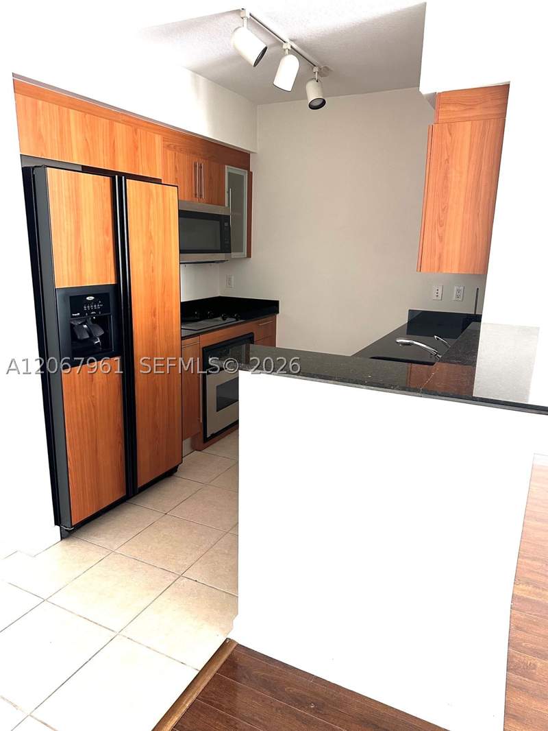1 bedroom Condominium at 335 S Biscayne Blvd 1802, One Miami East Condo, Miami — photo 2