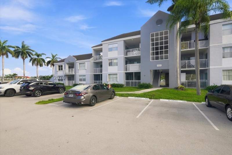 1 bedroom Condominium at 8660 SW 212th St 306, Le Club At Old Cutler Con, Cutler Bay — photo 2