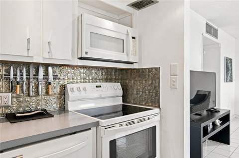 3675 N Country Club Dr 401, Aventura FL - photo 11 of 39