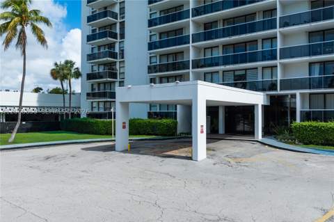 3675 N Country Club Dr 401, Aventura FL - photo 8 of 39