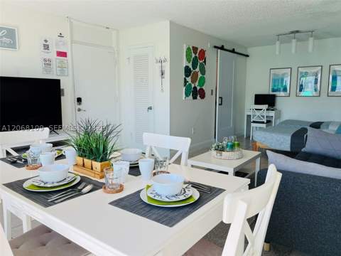 1732 Meridian Ave 701, Miami Beach FL - photo 9 of 38