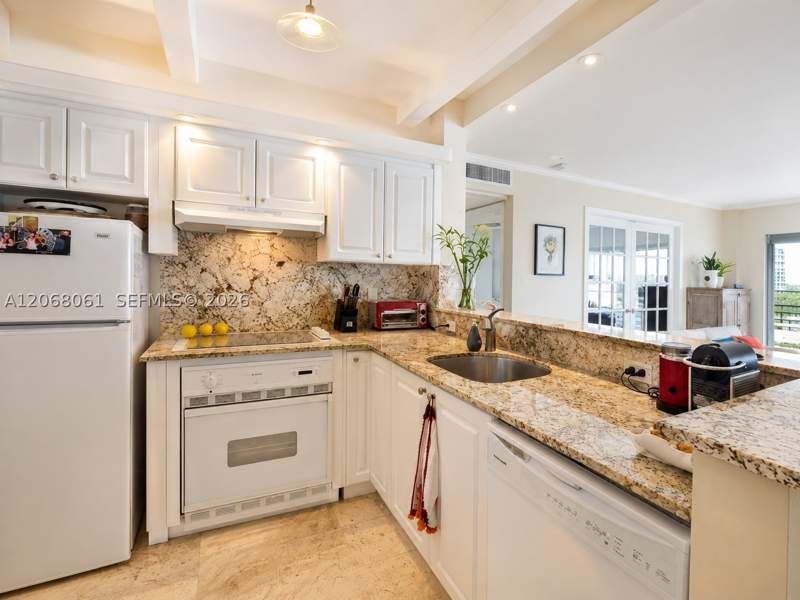 1 bedroom Condominium at 1450 Lincoln Rd 1010, Lincoln Bay Towers Condo, Miami Beach — photo 5