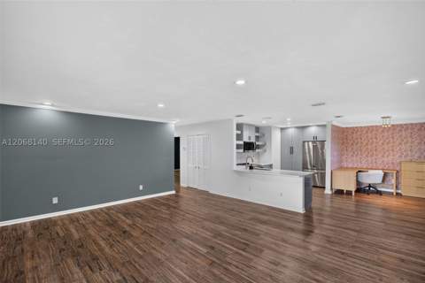 6815 Edgewater Dr 301, Coral Gables FL - photo 10 of 38
