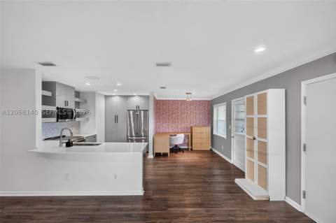 6815 Edgewater Dr 301, Coral Gables FL - photo 11 of 38