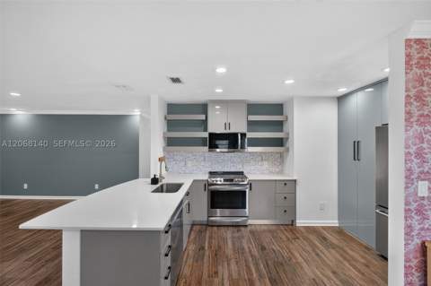 6815 Edgewater Dr 301, Coral Gables FL - photo 13 of 38