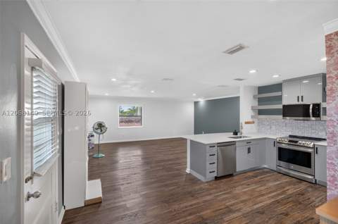 6815 Edgewater Dr 301, Coral Gables FL - photo 15 of 38