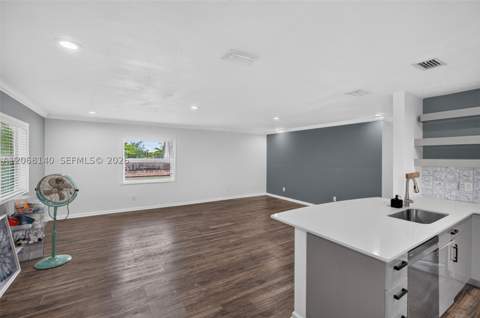 6815 Edgewater Dr 301, Coral Gables FL - photo 19 of 38
