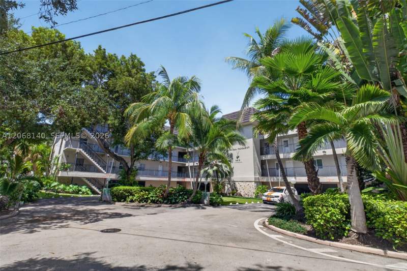 2 bedroom Condominium at 6815 Edgewater Dr 301, Admiral Farragut Condo, Coral Gables — photo 4