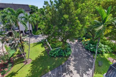 6815 Edgewater Dr 301, Coral Gables FL - photo 6 of 38