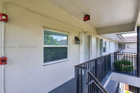 6815 Edgewater Dr 301, Coral Gables FL - photo 7 of 38