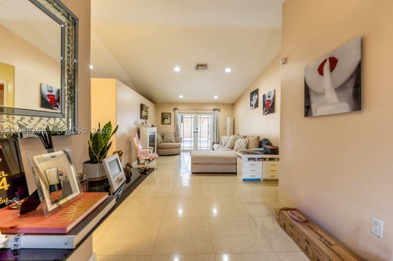 4 bedroom SingleFamilyResidence at 15233 SW 141st St, Christina Estates, Miami — photo 3
