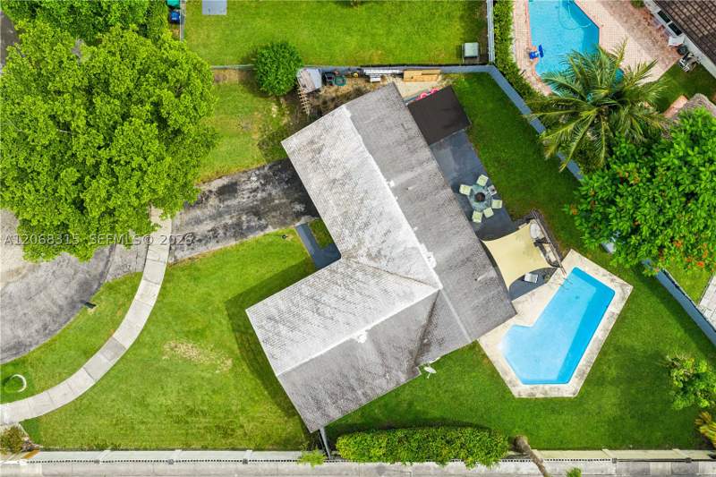 3 bedroom SingleFamilyResidence at 10331 SW 130th Ave, First Addn To Calusa Club, Miami — photo 4
