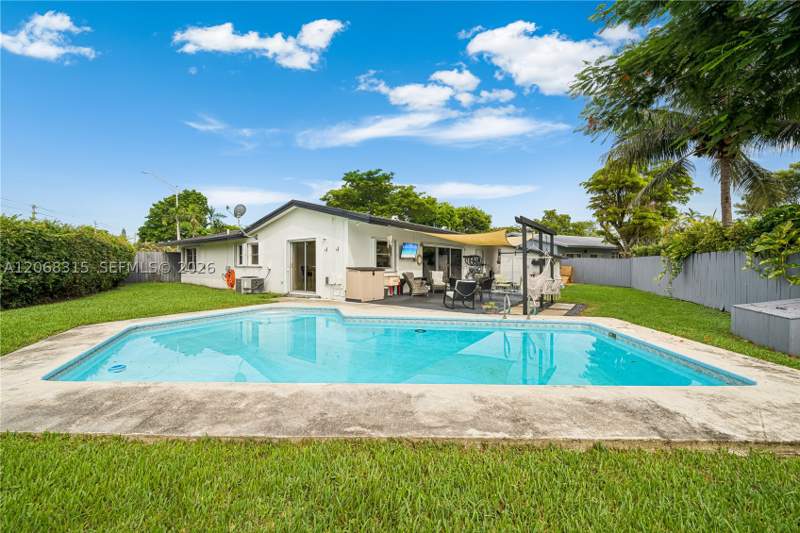 3 bedroom SingleFamilyResidence at 10331 SW 130th Ave, First Addn To Calusa Club, Miami — photo 5