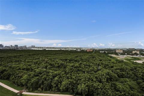 2411 Laguna Cir 1805, North Miami FL - photo 10 of 65