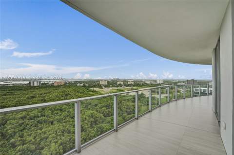 2411 Laguna Cir 1805, North Miami FL - photo 9 of 65