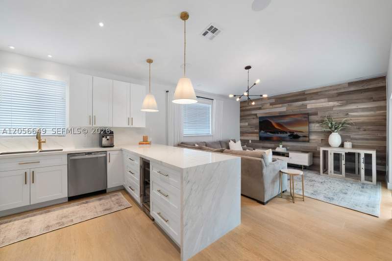 3 bedroom SingleFamilyResidence at 6351 SW 39th St, Central Miami Part 2, Miami — photo 5