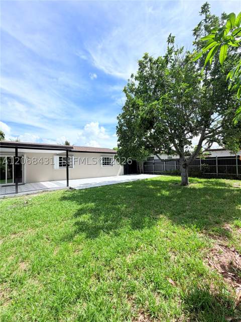 4492 NW 180th St, Miami Gardens FL - photo 7 of 34