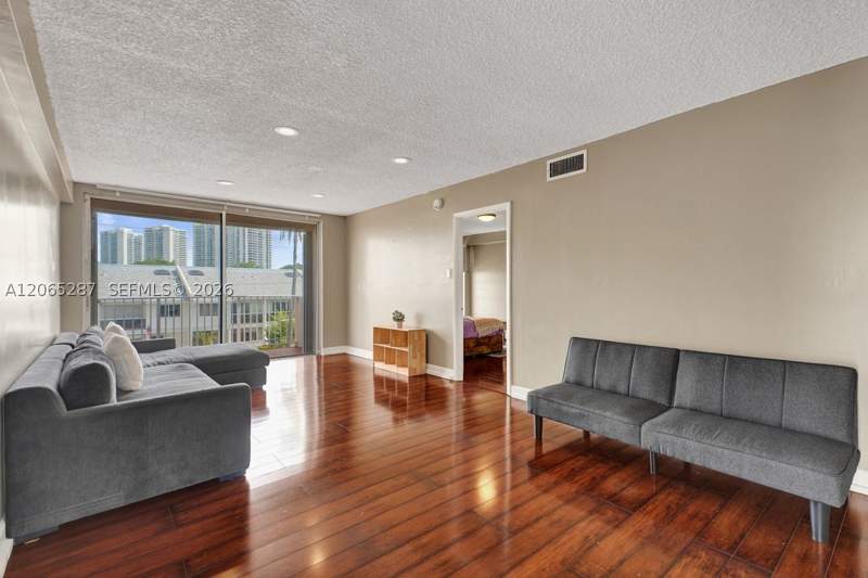 1 bedroom Condominium at 3716 NE 168th St 301, Sunny Shores Condo, North Miami Beach — photo 4