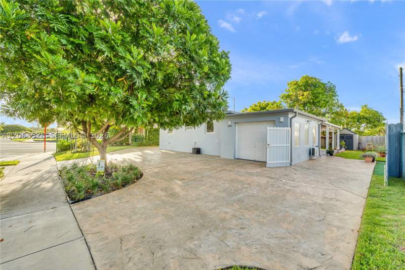 3 bedroom SingleFamilyResidence at 4275 SW 87th Ave, Tropical Highlands, Miami — photo 2