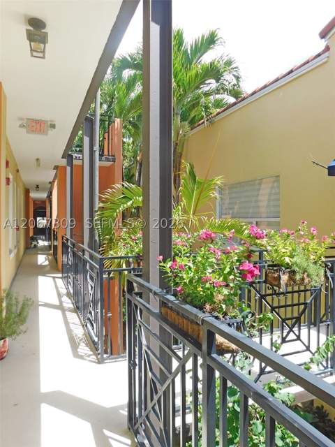 4812 Pine Tree Dr 206, Miami Beach FL - photo 10 of 33