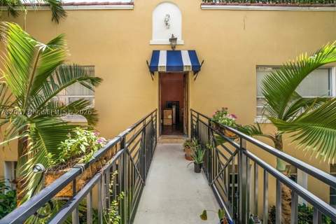 4812 Pine Tree Dr 206, Miami Beach FL - photo 11 of 33