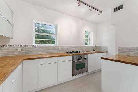 4812 Pine Tree Dr 206, Miami Beach FL - photo 12 of 33