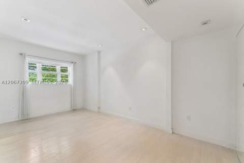 4812 Pine Tree Dr 206, Miami Beach FL - photo 14 of 33