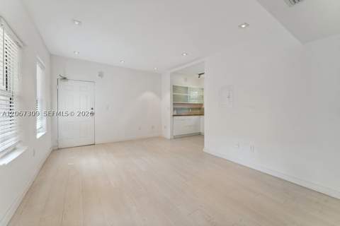 4812 Pine Tree Dr 206, Miami Beach FL - photo 15 of 33