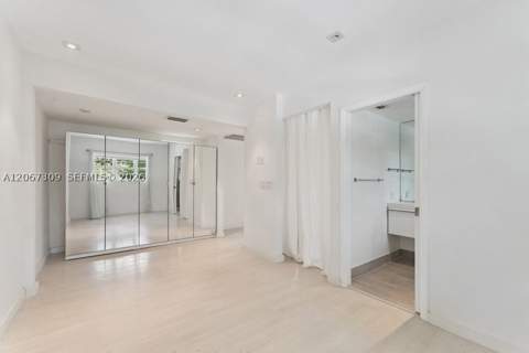 4812 Pine Tree Dr 206, Miami Beach FL - photo 16 of 33