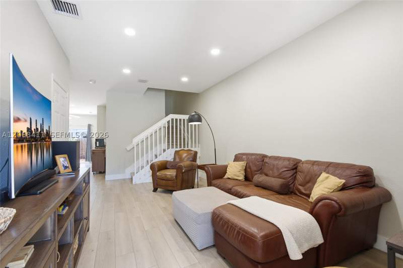 4 bedroom Townhouse at 8906 SW 224th Ter, Lakes By The Bay Gee, Cutler Bay — photo 4