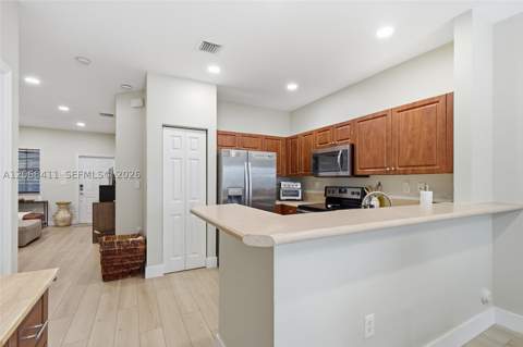 8906 SW 224th Ter, Cutler Bay FL - photo 9 of 38