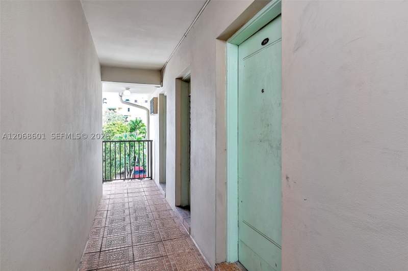0 bedroom Condominium at 318 Majorca Ave 304, Bella Majorca Condo, Coral Gables — photo 4