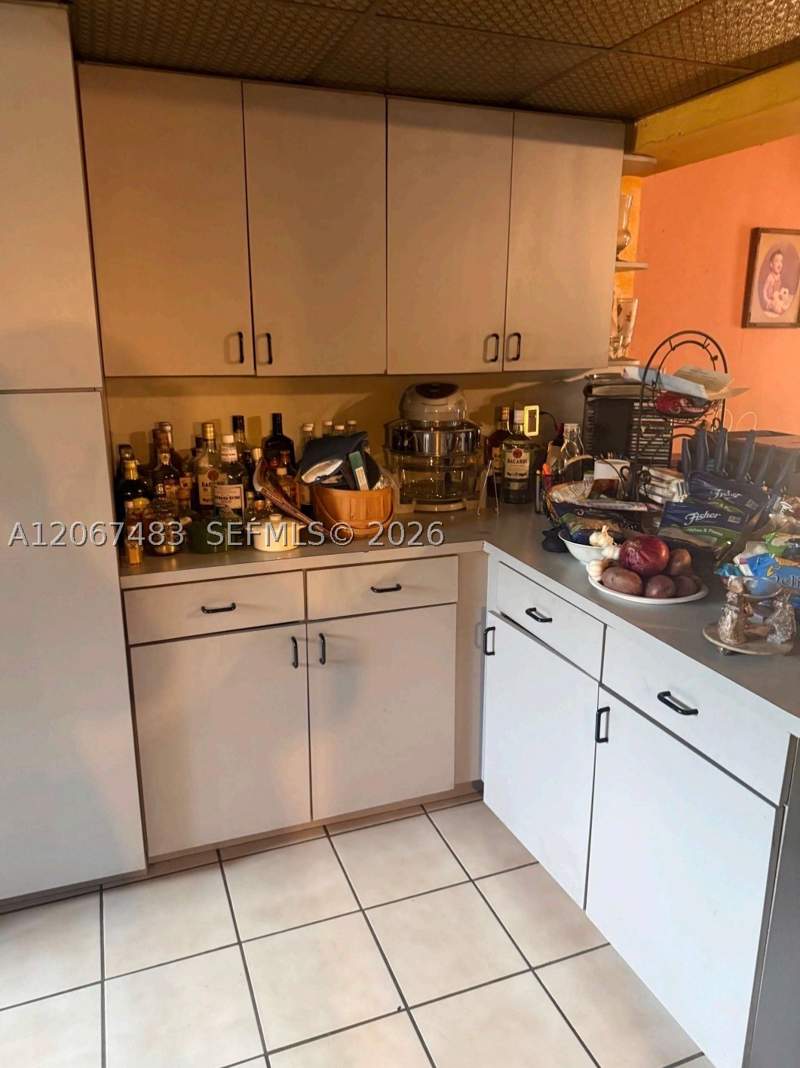 5 bedroom SingleFamilyResidence at 3969 SW 2nd St, Sickles Grove, Miami — photo 4