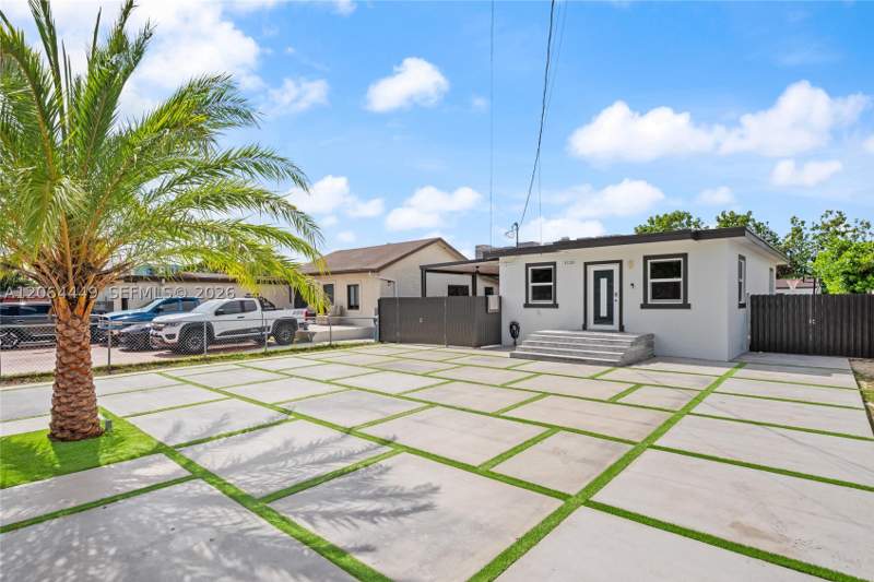 3 bedroom SingleFamilyResidence at 11120 SW 2nd St, Sweetwater Groves .14 Ac, Sweetwater — photo 2
