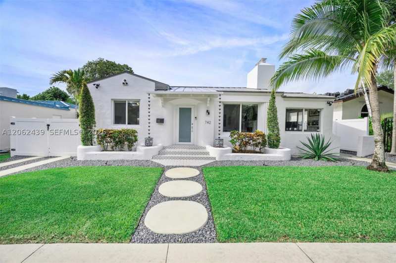 3 bedroom SingleFamilyResidence at 742 NE 82nd Ter, Shorecrest, Miami — photo 1