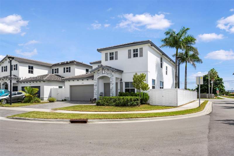 5 bedroom SingleFamilyResidence at 21189 SW 127th Ct, Siena North, Miami — photo 3