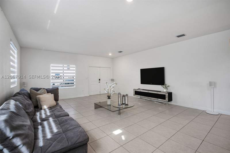 5 bedroom SingleFamilyResidence at 21189 SW 127th Ct, Siena North, Miami — photo 5