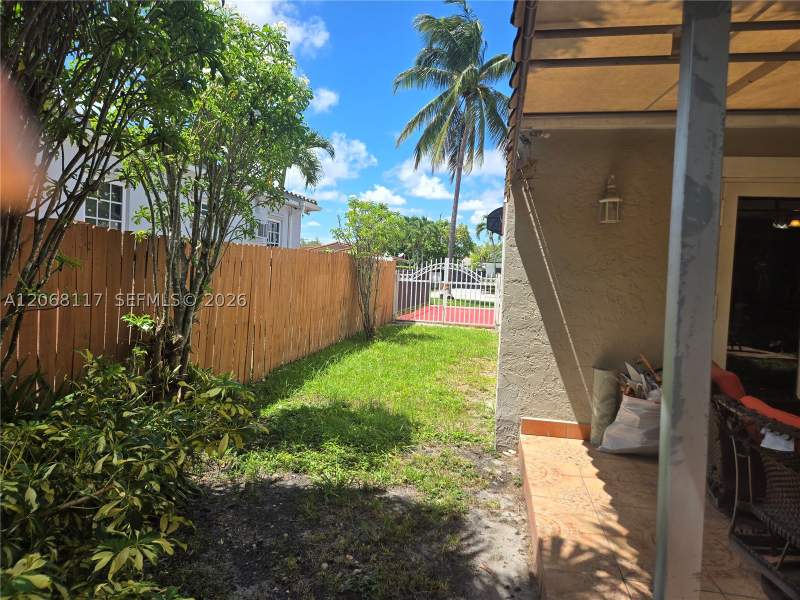 3 bedroom SingleFamilyResidence at 6858 SW 39th St, Central Miami Pt 3, Miami — photo 2