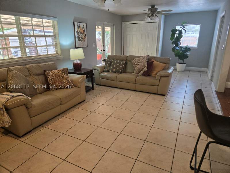 3 bedroom SingleFamilyResidence at 6858 SW 39th St, Central Miami Pt 3, Miami — photo 5