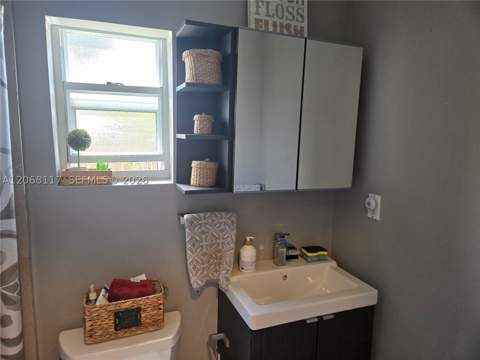 6858 SW 39th St, Miami FL - photo 8 of 17
