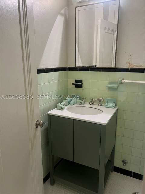 2421 Lake Pancoast Dr 4D, Miami Beach FL - photo 13 of 15
