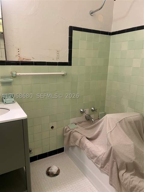2421 Lake Pancoast Dr 4D, Miami Beach FL - photo 14 of 15