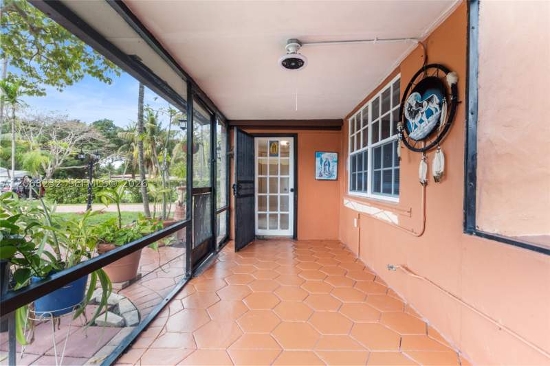 3 bedroom SingleFamilyResidence at 1223 NE 182nd St, Fulford By The Sea Rev Pl, North Miami Beach — photo 2