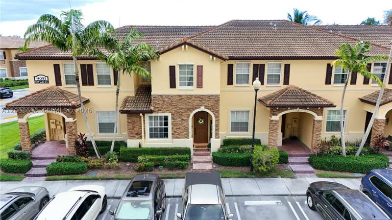 3 bedroom Townhouse at 9051 SW 227th St 11, Lakes By The Bay Eve Repl, Cutler Bay — photo 1
