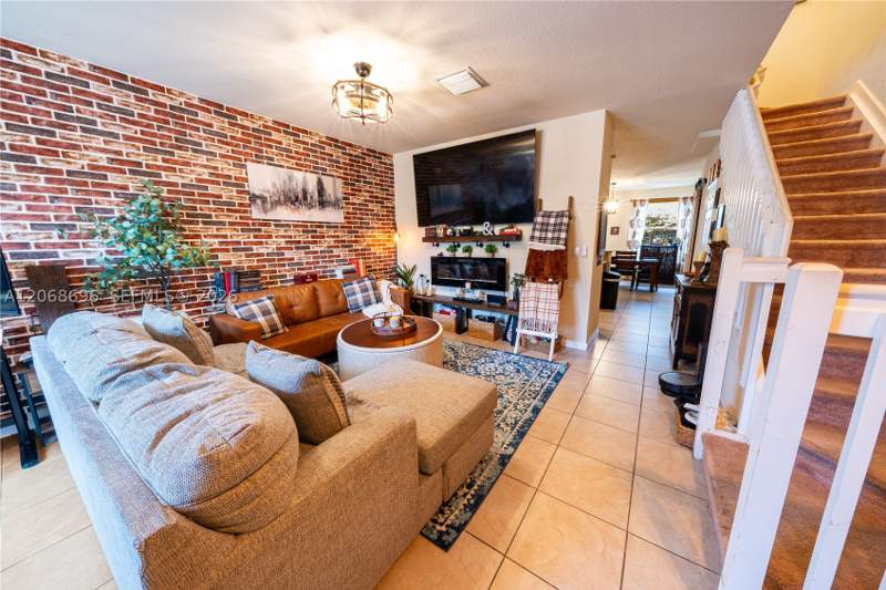 3 bedroom Townhouse at 9051 SW 227th St 11, Lakes By The Bay Eve Repl, Cutler Bay — photo 5