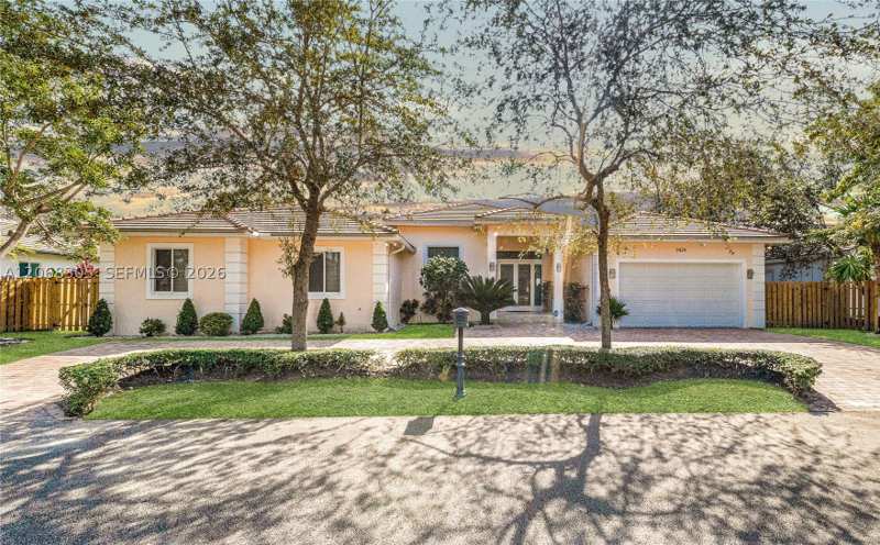 4 bedroom SingleFamilyResidence at 9424 SW 123rd Ter, Oak Ridge Falls Third Add, Miami — photo 1