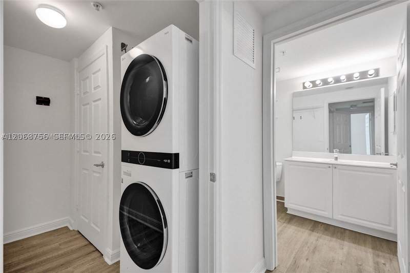 3 bedroom Condominium at 888 S Douglas Rd 304, Puerta De Palmas Condo, Coral Gables — photo 5